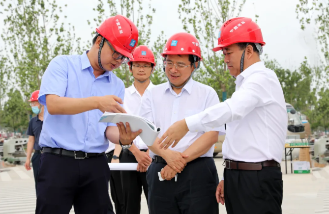 中建股份董事会秘书薛克庆一行调研中建科技园博园主场馆项目